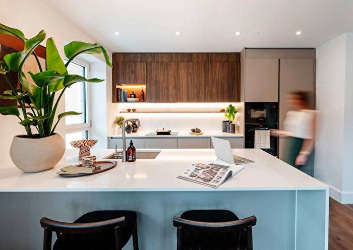 3 Bedroom Flat For Sale In Bow Green, Bow, E3