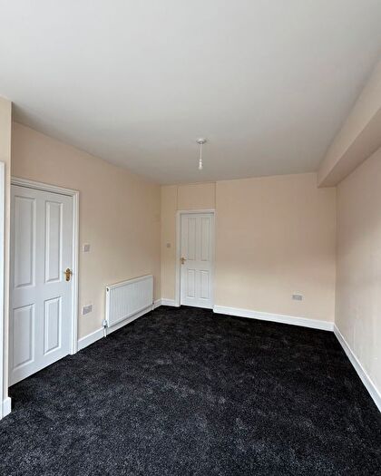 1 Bedroom Flat To Rent In Ashton Road, Oldham, OL8