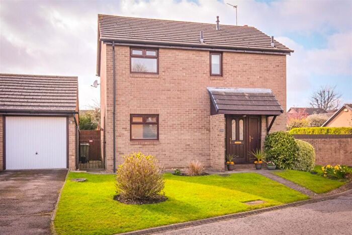 3 Bedroom Detached House For Sale In St Giles Close, Brighouse, HD6