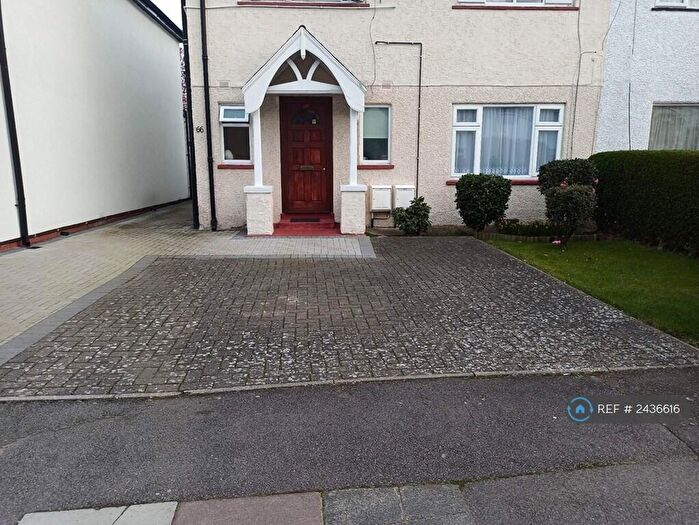 2 Bedroom Maisonette To Rent In Gaysham Avenue, Ilford, IG2