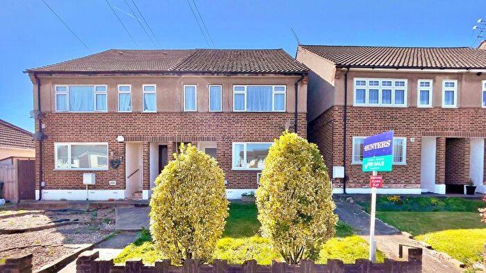 2 Bedroom Flat For Sale In Ethelburga Road, Romford, RM3