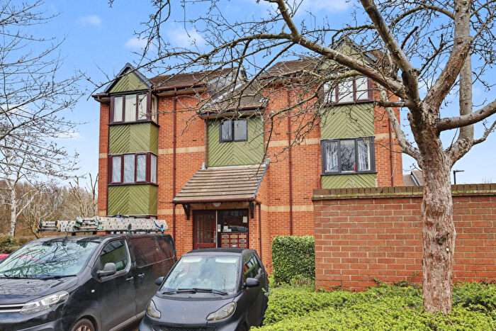Studio For Sale In Maltby Drive, Enfield, EN1