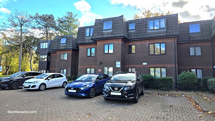 1 Bedroom Flat To Rent In Woodridge Close, Enfield, EN2