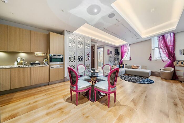 2 Bedroom Flat To Rent In Dering Street, London, W1S