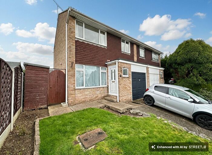 3 Bedroom Semi-Detached House For Sale In Haven Rise, Billericay, CM11