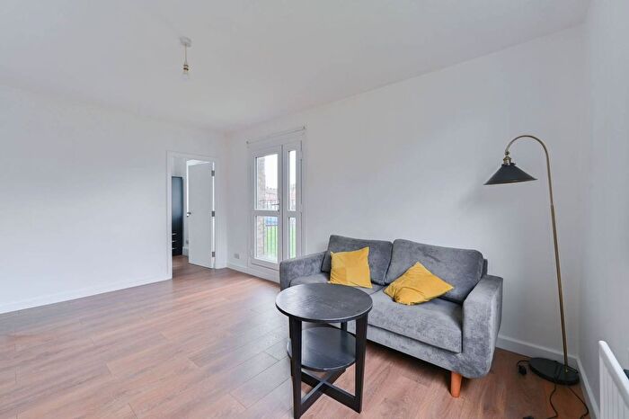 1 Bedroom Flat To Rent In Deeside Road, Tooting, London, SW17