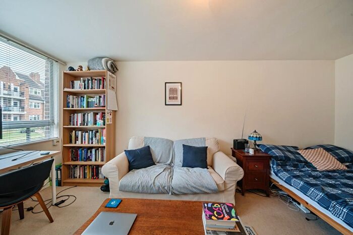Studio To Rent In Petersham Road, Richmond, TW10
