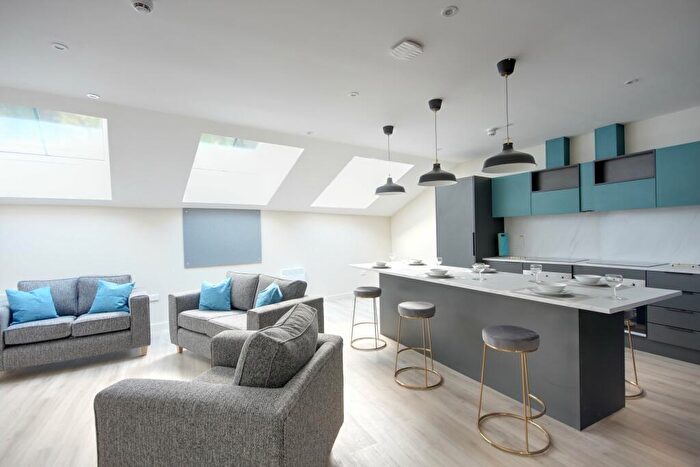 6 Bedroom House To Rent In Silver Street, DH1