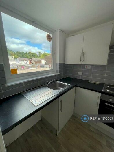 4 Bedroom Maisonette To Rent In Obelisk Way, Camberley, GU15