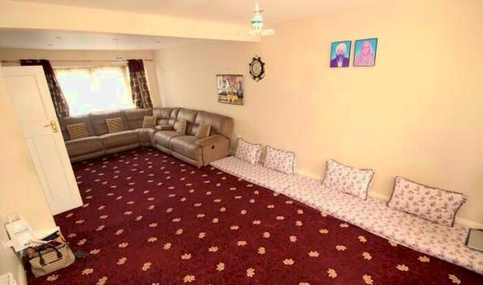 3 Bedroom Semi-Detached House To Rent In Wentworth Crescent, Hayes, UB3