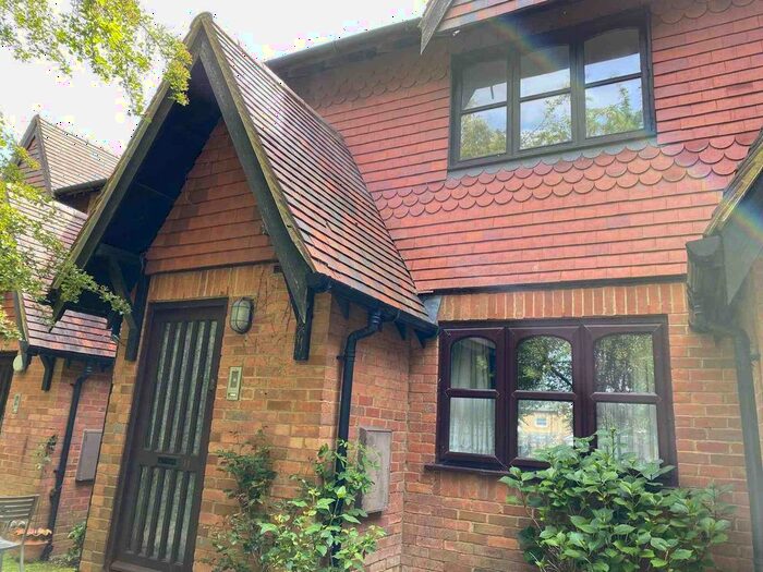 1 Bedroom Flat To Rent In Church Walk, Bushey, WD23