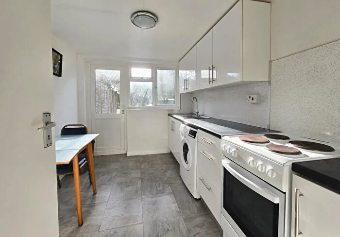 3 Bedroom Terraced House To Rent In Beaconsfield Road, Aylesbury, HP21