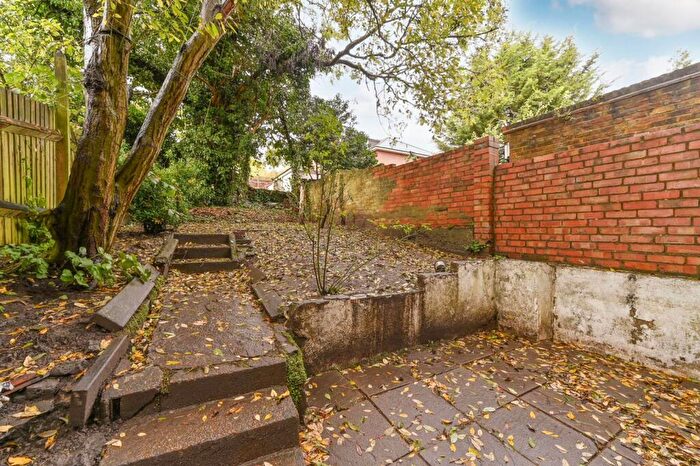 1 Bedroom Flat To Rent In Queen Mary Road, Upper Norwood, London, SE19