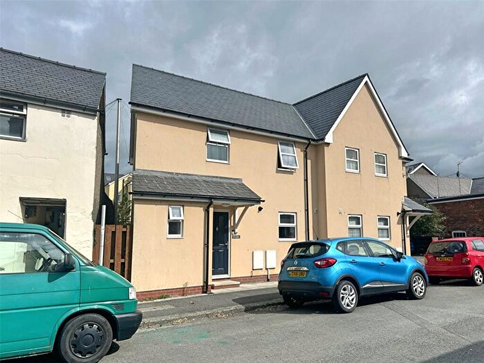 3 Bedroom End Of Terrace House For Sale In Red Lion Street, Tywyn, Gwynedd, LL36