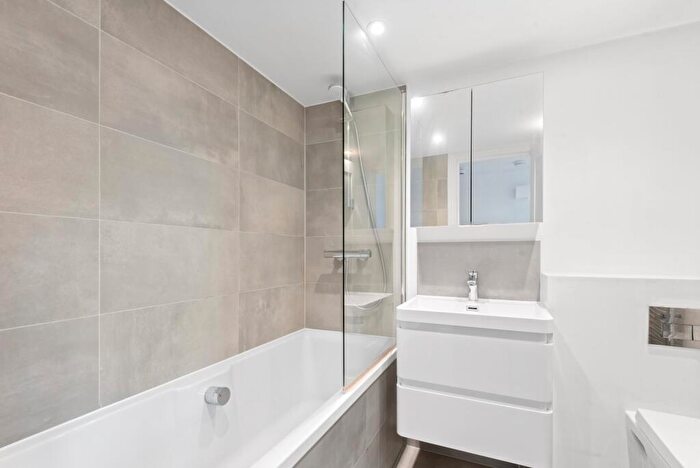1 Bedroom Flat To Rent In Shillington Old School, Este Road, SW11