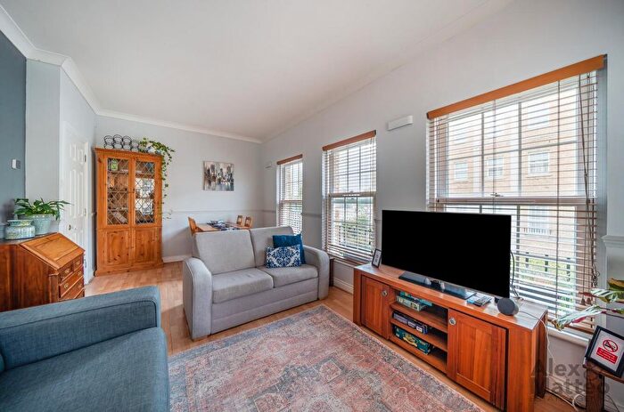 2 Bedroom Flat To Rent In William Square, Rotherhithe, SE16