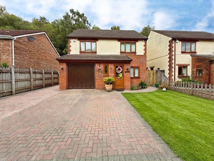 3 Bedroom Detached House For Sale In Woodlands Avenue, Clydach, Swansea, SA6