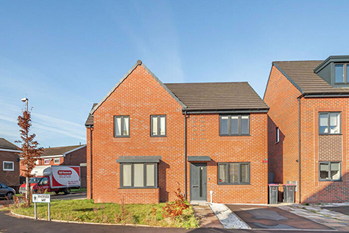 2 Bedroom Semi-Detached House For Sale In Riverside Way, Salford, M6