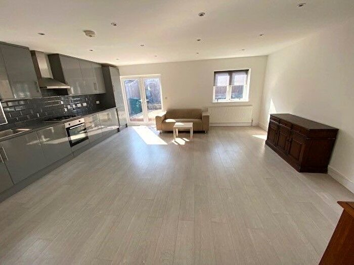 4 Bedroom Flat To Rent In Charterhouse Avenue, Wembley, HA0