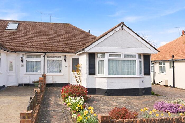 2 Bedroom Bungalow For Sale In Oakwood Drive, St. Albans, Hertfordshire, AL4