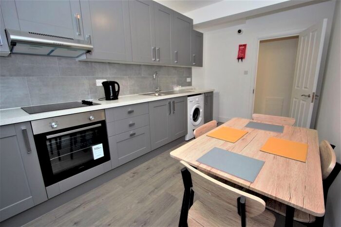 Property To Rent In Ballards Lane, London N3