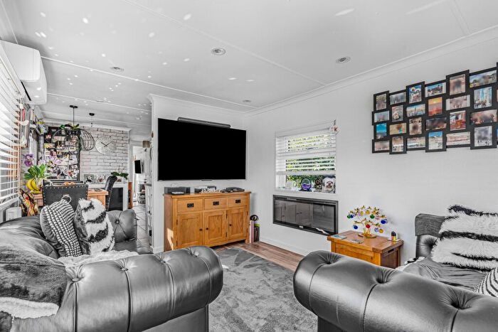 1 Bedroom Park Home For Sale In Rose Park, Addlestone, KT15