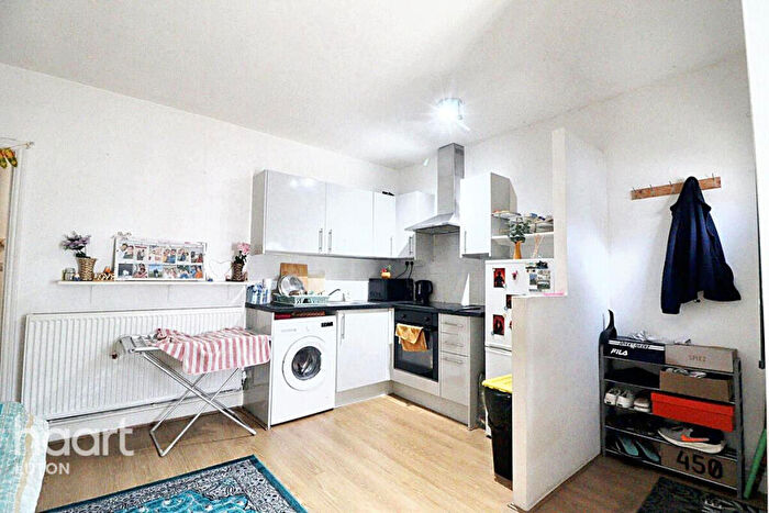 1 Bedroom Apartment For Sale In Napier Road, Luton, LU1
