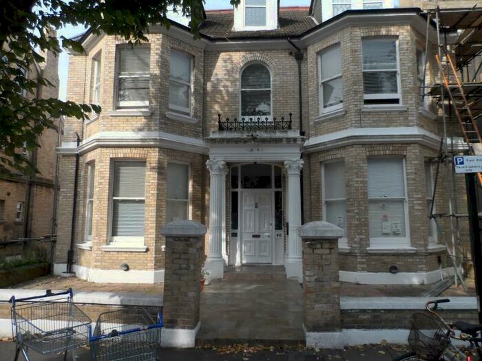 Studio To Rent In St Aubyns, Hove, BN3