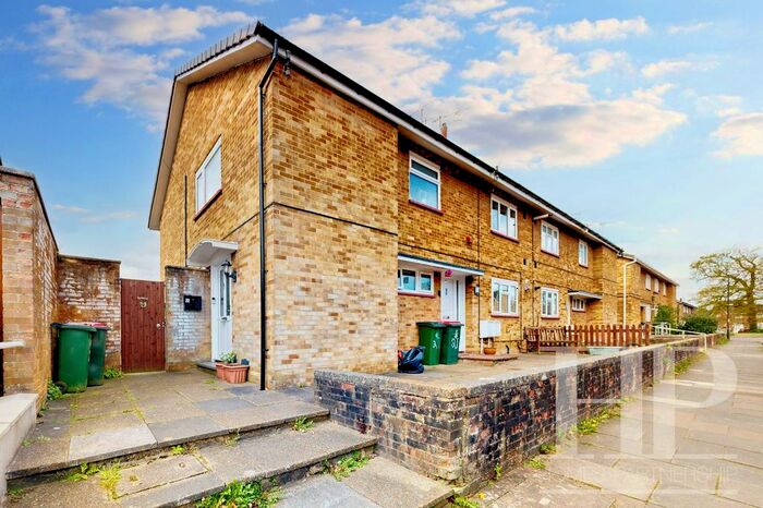 2 Bedroom Maisonette To Rent In Nuthurst Close, Crawley, RH11