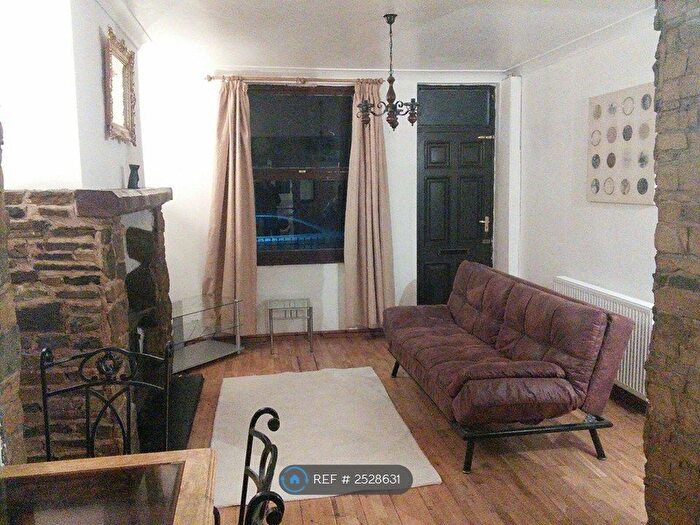 3 Bedroom Terraced House To Rent In Ferrars Road, Sheffield, S9