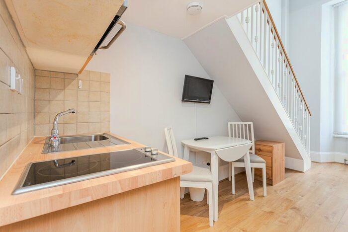 Studio To Rent In Courtfield Gardens, Kensington, London SW5