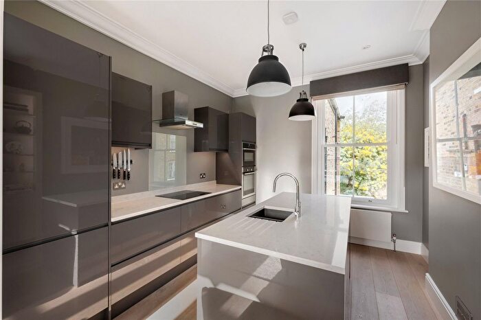 3 Bedroom Flat For Sale In Broomwood Road, Between The Commons, SW11
