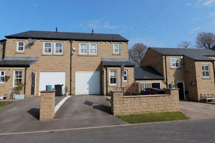3 Bedroom Town House For Sale In Floats Mill, Trawden, BB8