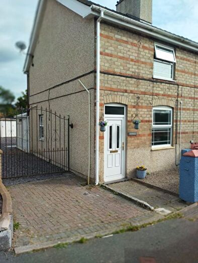 2 Bedroom End Terrace House For Sale In Ferndale, Bangor, LL57