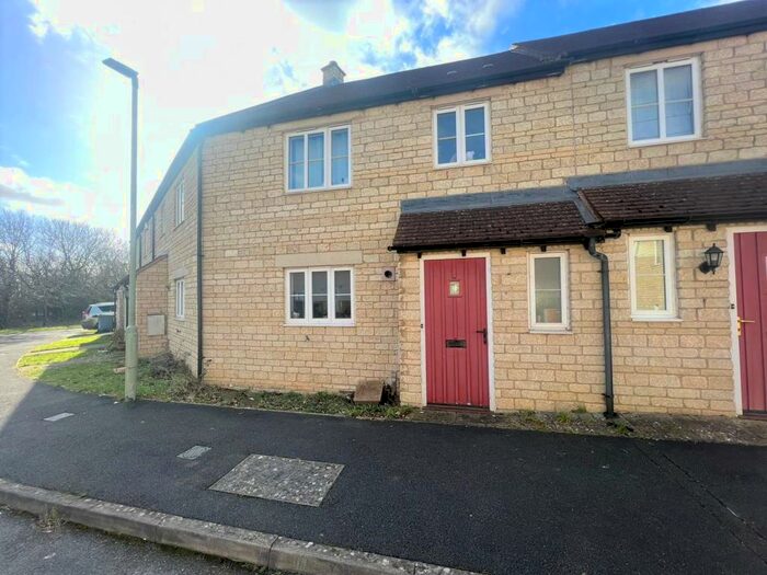 2 Bedroom House To Rent In Woodrush Gardens, Carterton, OX18