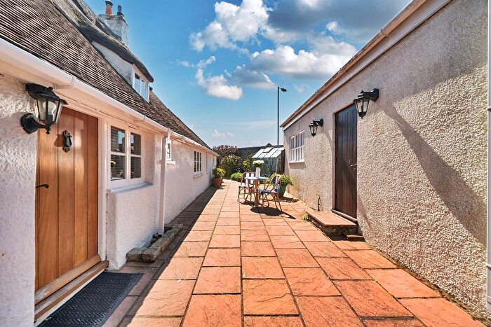 3 Bedroom Detached House For Sale In Havant Road, Hayling Island, PO11