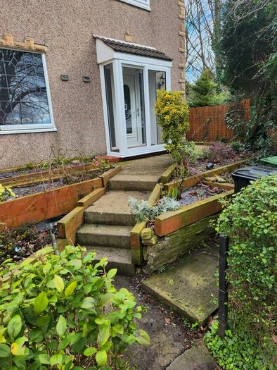 3 Bedroom Semi-Detached House To Rent In Ramshead Drive, Leeds, LS14