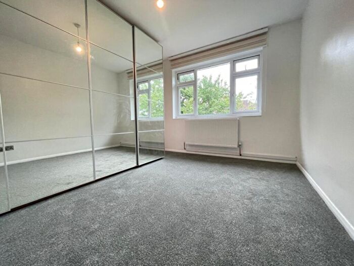 2 Bedroom Maisonette To Rent In Rowe Walk, Rayners Lane, HA2
