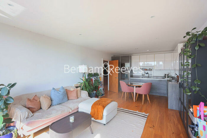 2 Bedroom Apartment To Rent In Winchester Square, London, SE8