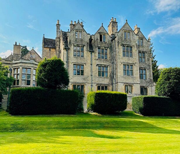 2 Bedroom Apartment To Rent In Shipton Court, High Street, Shipton-under-Wychwood, OX7