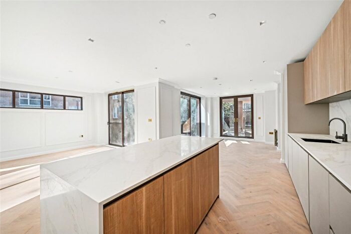 3 Bedroom Flat To Rent In Homer Row, London, W1H