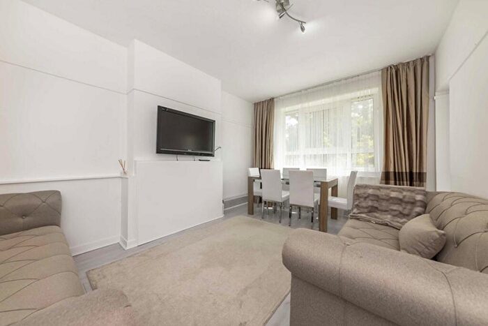 3 Bedroom Flat To Rent In Boundary Road, St. John's Wood, NW8