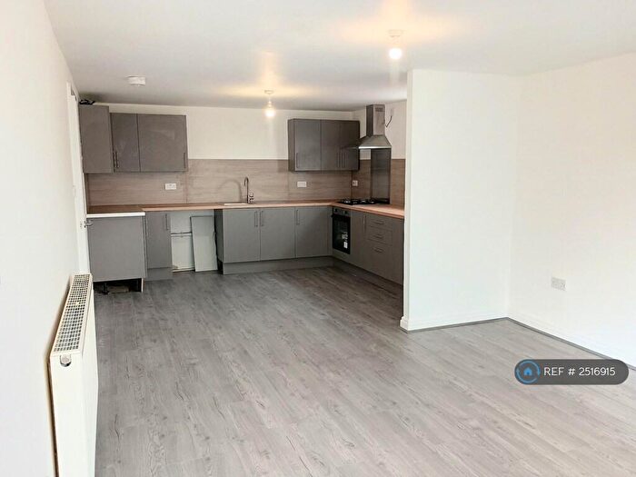 5 Bedroom Semi-Detached House To Rent In Buckley Lane, Rochdale, OL12