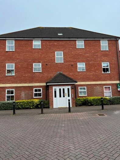 2 Bedroom Flat To Rent In Creswell, Hook, Hampshire, RG27