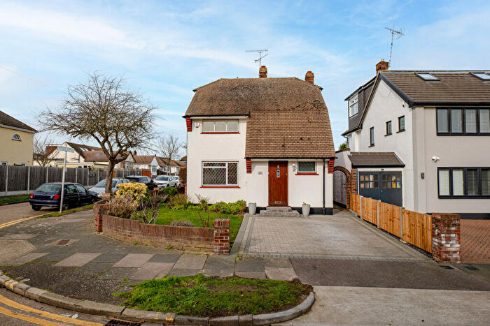 3 Bedroom Detached House For Sale In Glynde Way, Southend-on-Sea, SS2