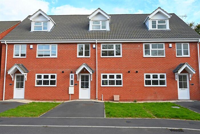3 Bedroom Town House For Sale In Dobbs Mill Close, Selly Park, Birmingham, B29