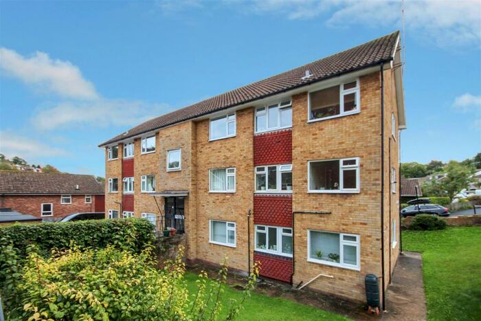 3 Bedroom Flat To Rent In Bankside Court, Brighton, East Sussex, BN1