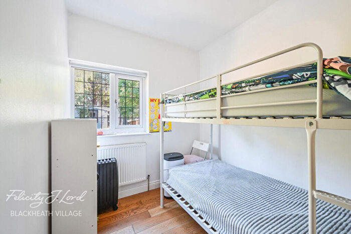 3 Bedroom Flat For Sale In Ross Way, London, SE9