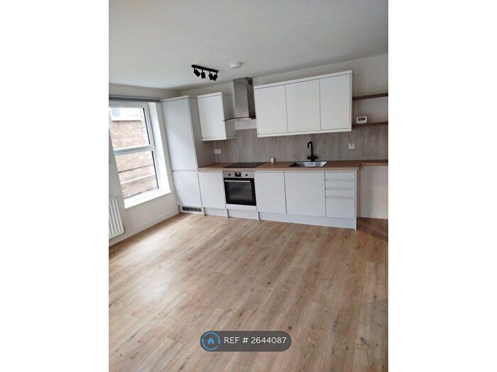 2 Bedroom Semi-detached House To Rent In Lagentium Plaza, Castleford, WF10