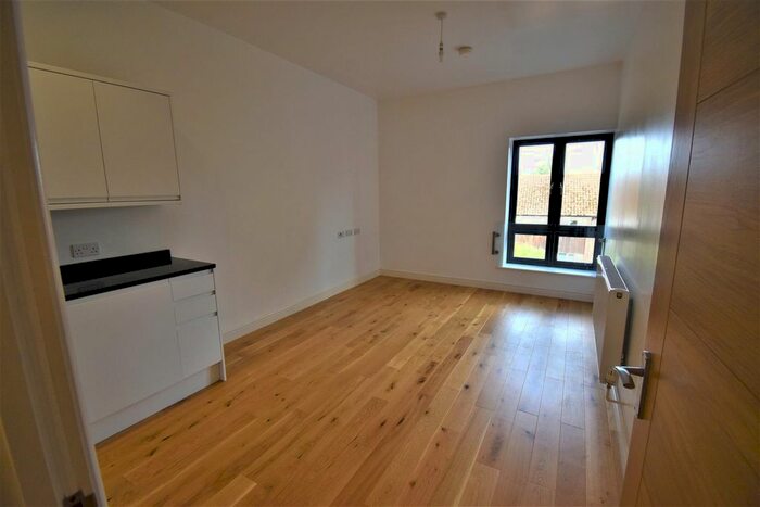 1 Bedroom Flat To Rent In Norfolk Road, Maidenhead, SL6